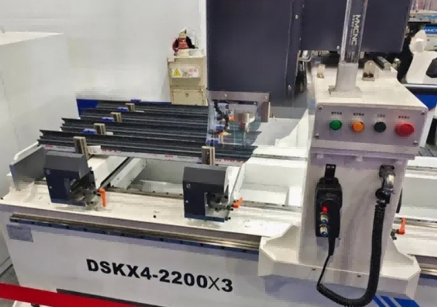 Bagaimana Mesin Pengeboran Dinding Tirai Aluminium CNC 4 Kepala Tugas Berat Presisi Tinggi Dapat Mengubah Efisiensi Produksi Anda