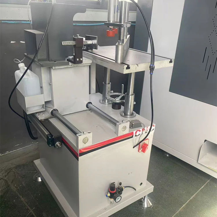 Mesin Penggilingan Akhir Aluminium CNC 3+1 Sumbu untuk Jendela Penghancur Termal