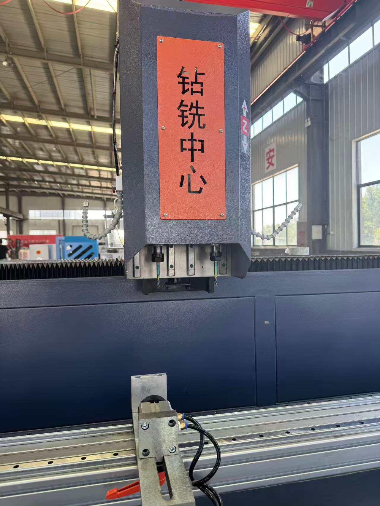 Pusat Pengeboran & Penggilingan CNC 4 Meter