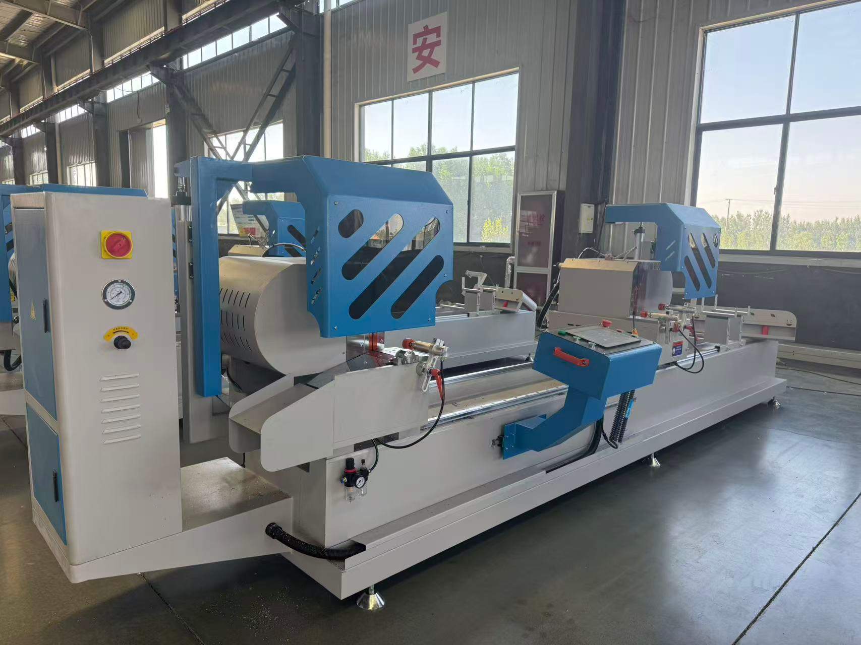 Gergaji Pemotong Presisi Ayun Internal Kepala Ganda CNC 450Mm (45°/90°)