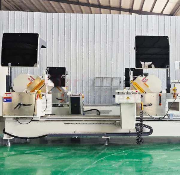 550 Gergaji Mitra Putar Internal Toleransi Mikro CNC