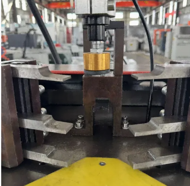 Mesin Penggabung Sudut Aluminium 140mm Kekuatan Tinggi