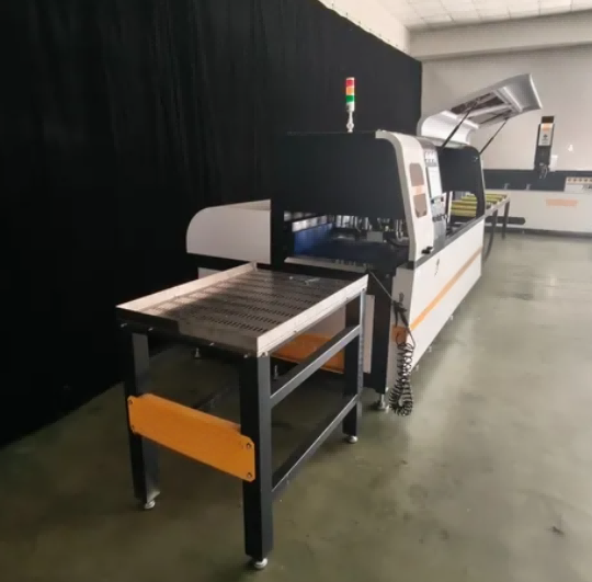 Gergaji Bundar CNC Ultra Presisi untuk Profil Aluminium Industri